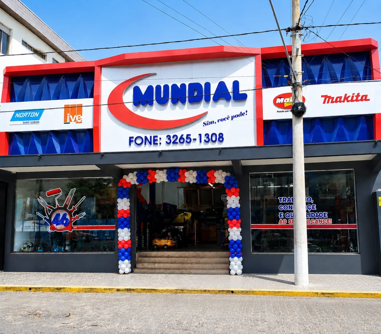 Interior da loja Mundial Tintas e Ferramentas